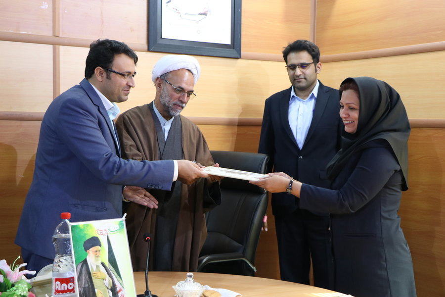 امینه دریانورد سرپرست اداره کل کتابخانه‌های عمومی هرمزگان شد
