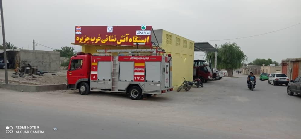 اهداء یک دستگاه خودرو آتش نشانی از سوی سازمان منطقه آزاد قشم به  روستاهای غرب جزیره