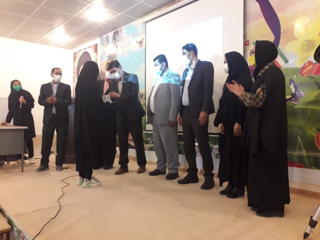 تقدیر از 58 دانش آموز و فرهنگی جزیره 
