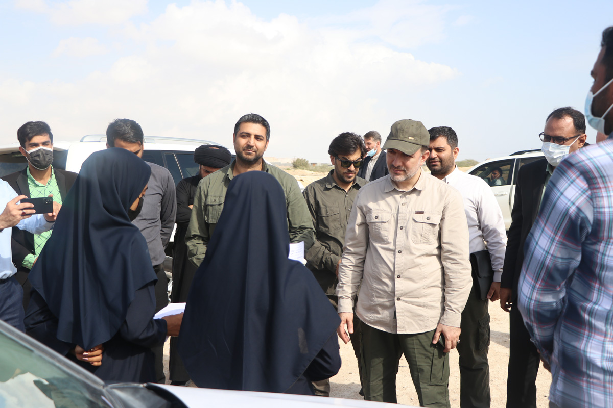 بازدید دکتر افشار فتح الهی از اسکله صیادی روستای مسن قشم و  محل احداث کمپ پارک این روستا 