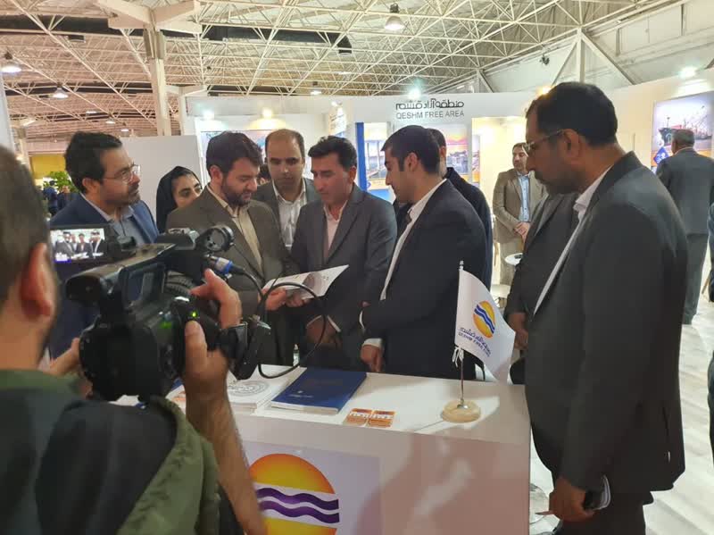 بازدید مشاور رییس جمهور و استاندار هرمزگان از غرفه منطقه آزاد قشم در اکسپو 2023 ایران