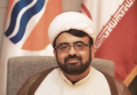 استقبال مسافران نوروزی قشم از توزیع بسته های فرهنگی