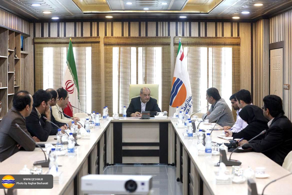 مومنی تاکید کرد : نقش تاثیر گذار دانشگاه ها در آینده قشم 