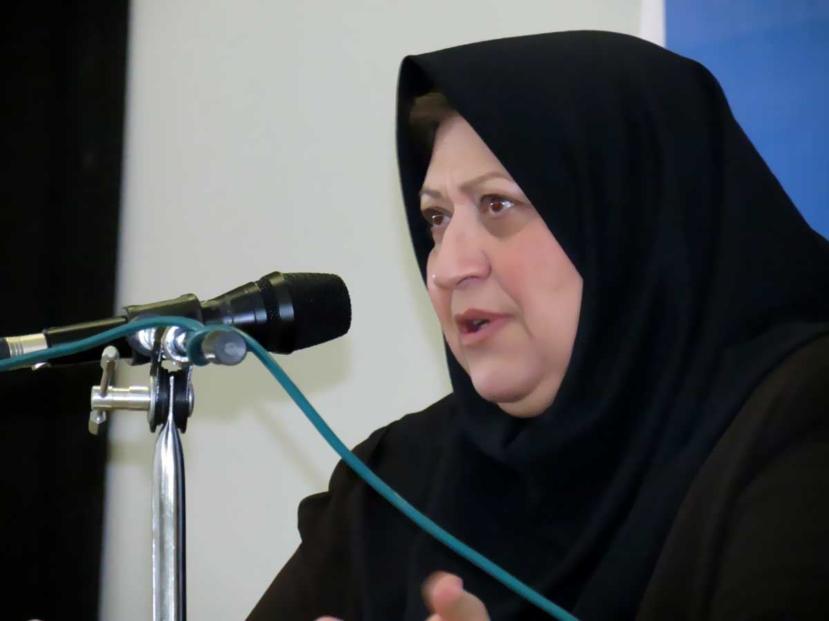 برگزاری سمینار عبور از بحران و مشکلات دوران نوجوانی در قشم/همراه با سیما فردوسی