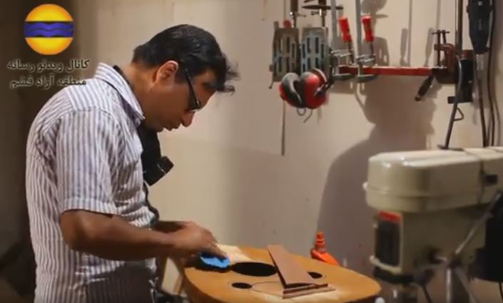 روح و جان هنرمند قشمی در تار و پود ساز عود