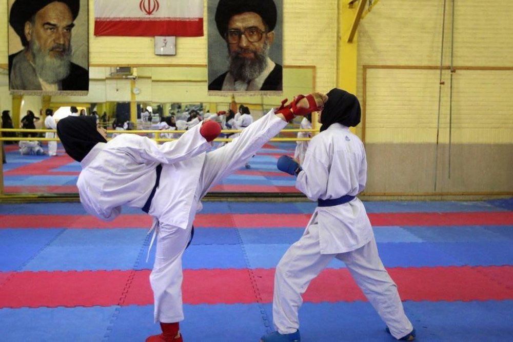 مدال طلای مسابقات بین المللی کاراته کشور آذربایجان بر گردن کاراته کار منطقه آزاد قشم