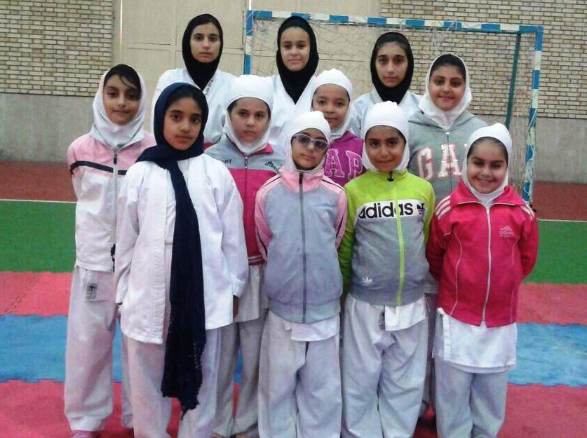 12 مدال رنگارنگ مسابقات کاراته هرمزگان به دختران قشم رسید