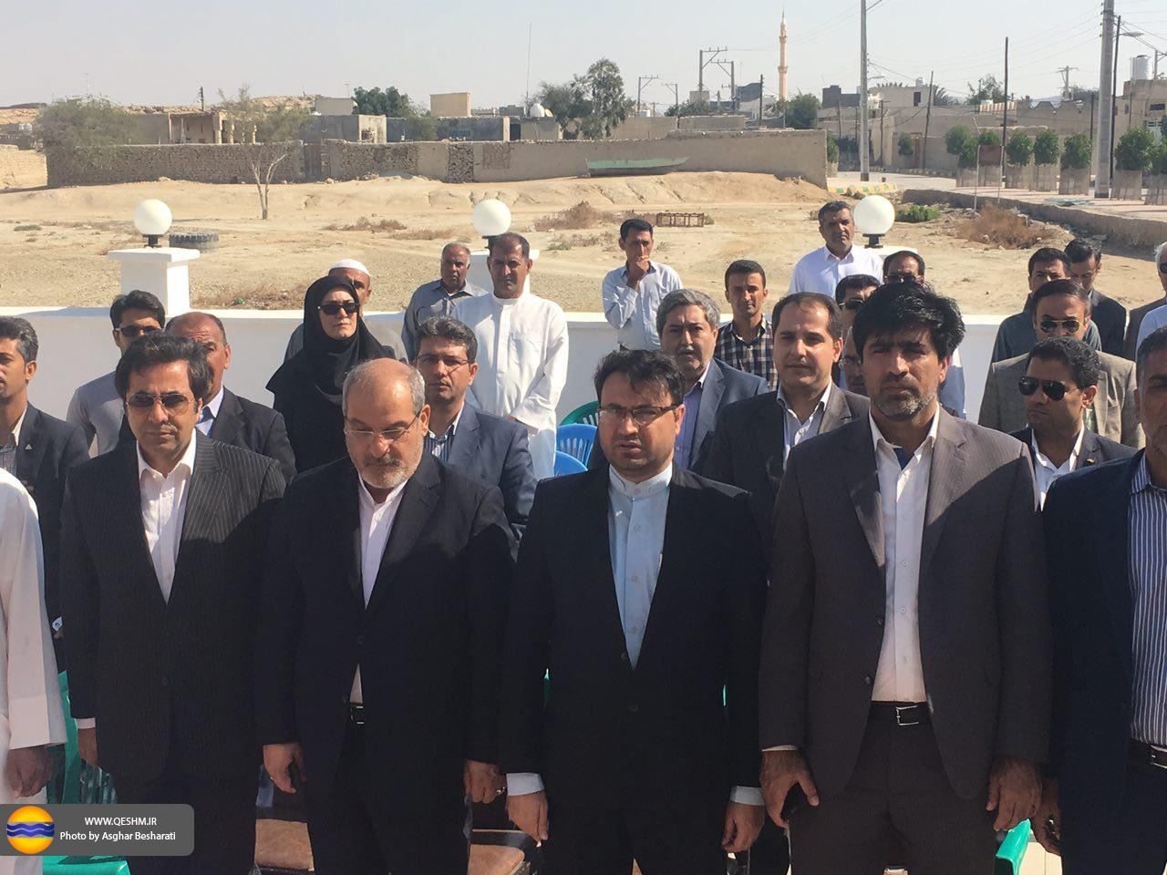 آسفالت معابر 7 روستای بخش شهاب قشم/خدمات عمرانی دولت تدبیر و امید به روستاهای جزیره 