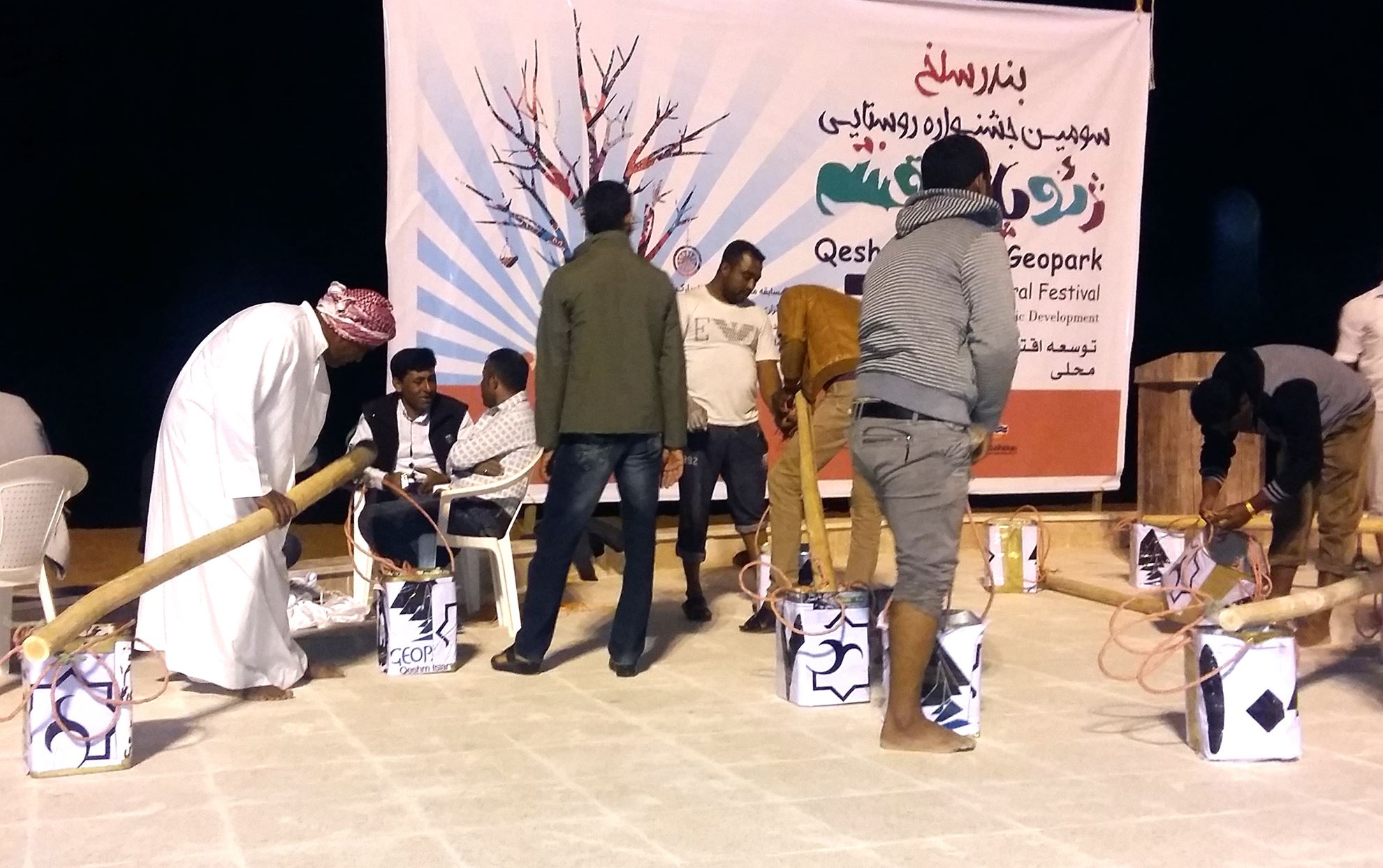 جشنواره های روستایی قشم فرصتی برای بهترین ها / برگزاری نخستین دوره کَندِر کشی در ساحل سلخ  