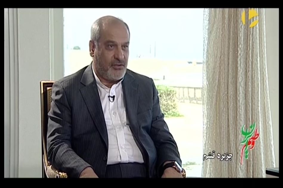 مومنی: به مناطق آزاد نمره قبولی می دهم