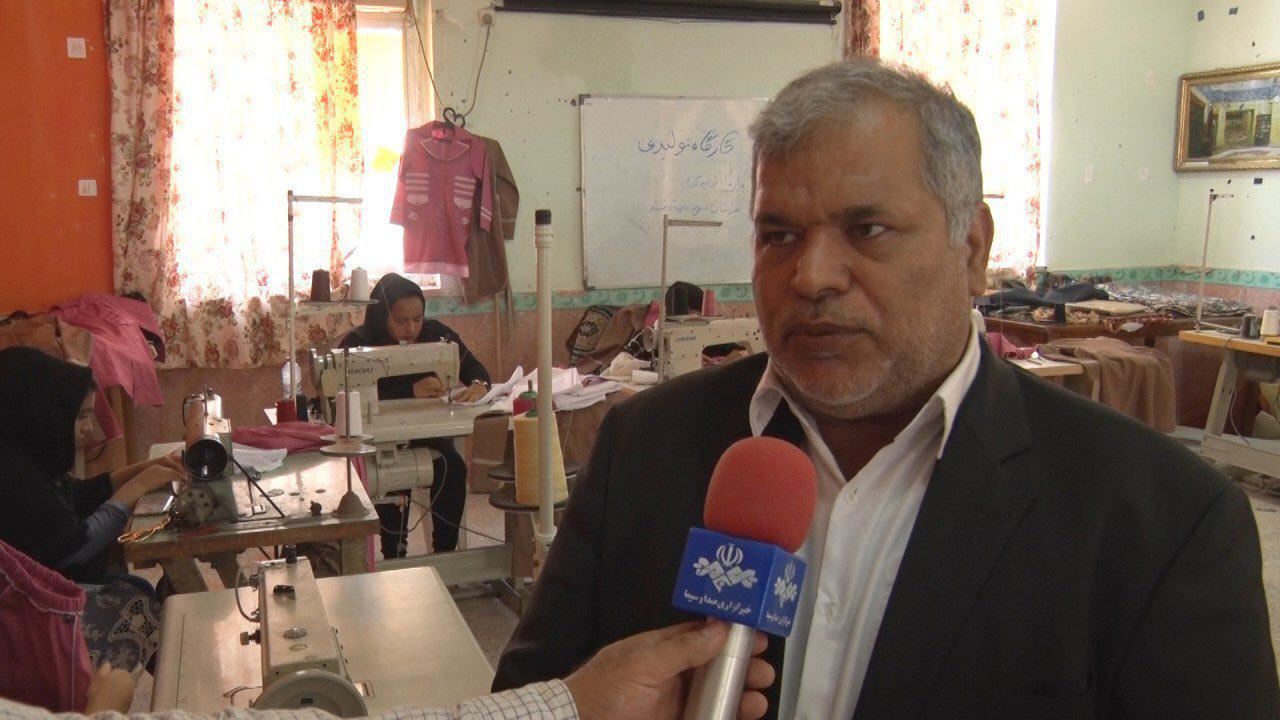 هنرستان دخترانه قشم برای 3 هزار دانش آموز لباس فُرم دوخت