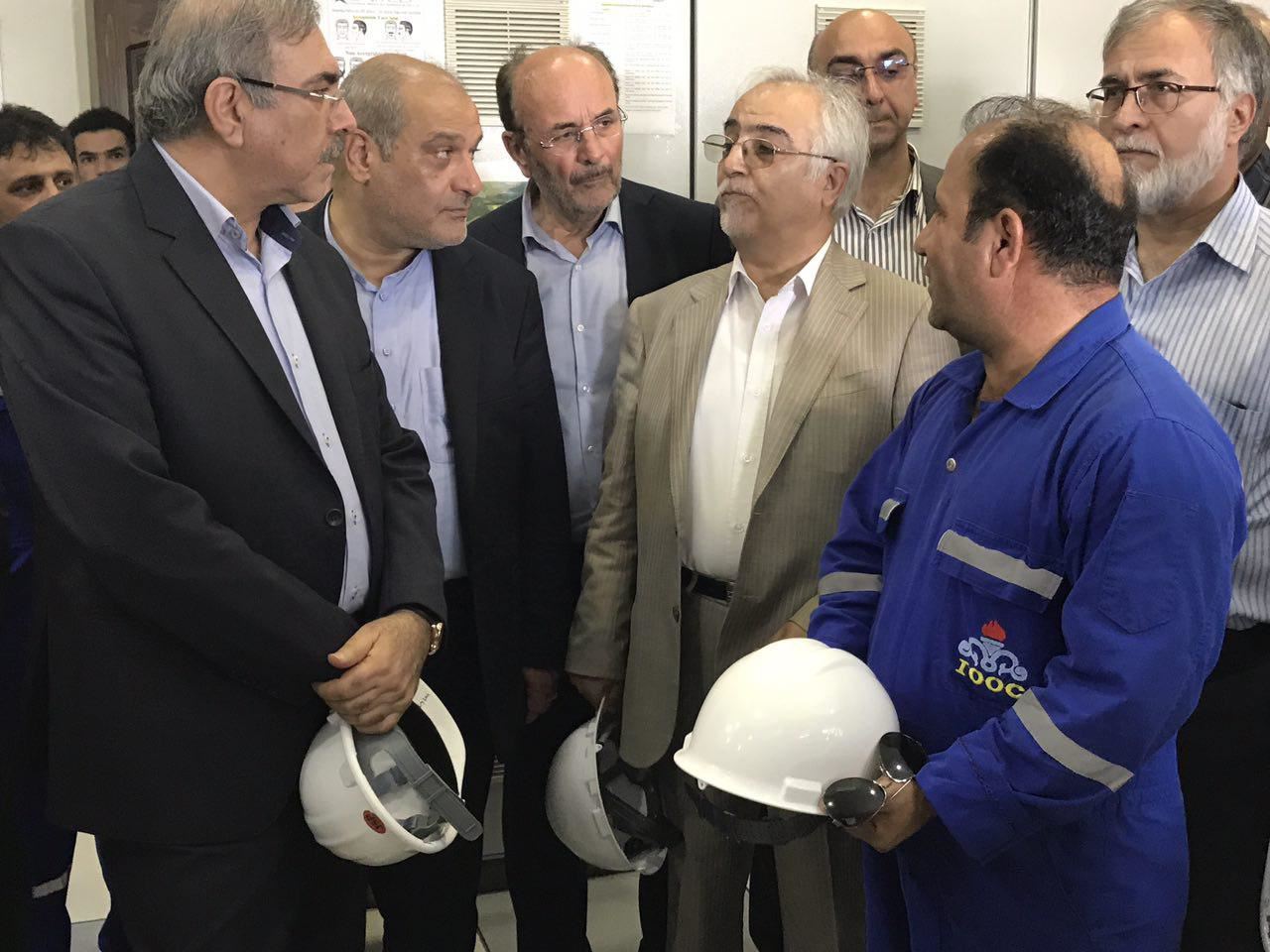 بازدید دکتر بانک مشاور رییس جمهور از 6 طرح عظیم نفت، گاز و انرژی در منطقه آزاد قشم 