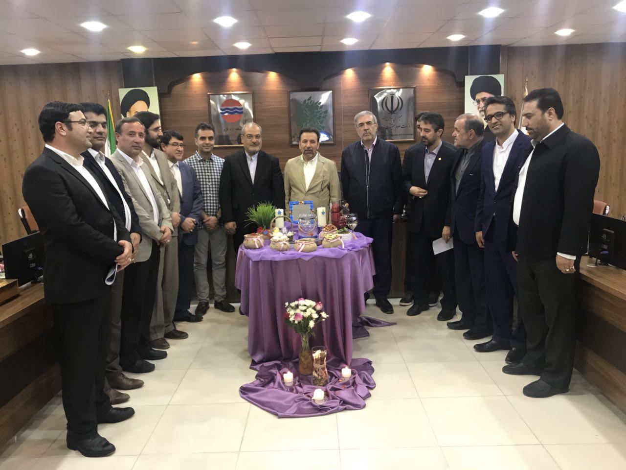 بازدید محمود واعظی و مرتضی بانک از خدمات رسانی به مسافران جزیره قشم