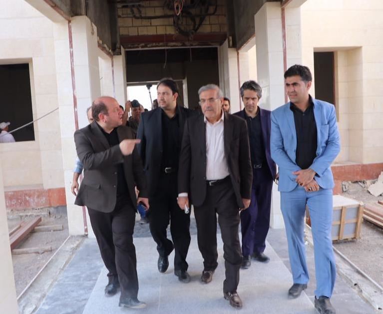 دبیر شورای عالی مناطق آزاد از ساختمان تکنیکال بلاک و برج مراقبت فرودگاه بین المللی قشم بازدید کرد