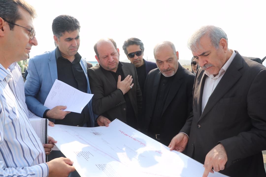 بازدید مشاور رییس جمهور از روند توسعه جاده های جزیره قشم/ قشم از پیچ جاده های غیراستاندارد می گذرد