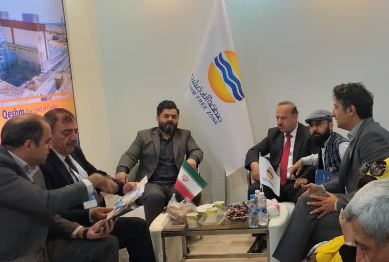 بازدید رییس اتحادیه واردکنندگان و صادرکنندگان اقلیم کردستان عراق از غرفه قشم